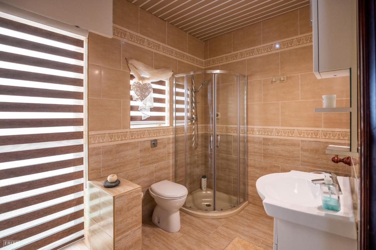 Close To Airport - Private Room With Private Bathroom Adults Only Gudja Exteriér fotografie